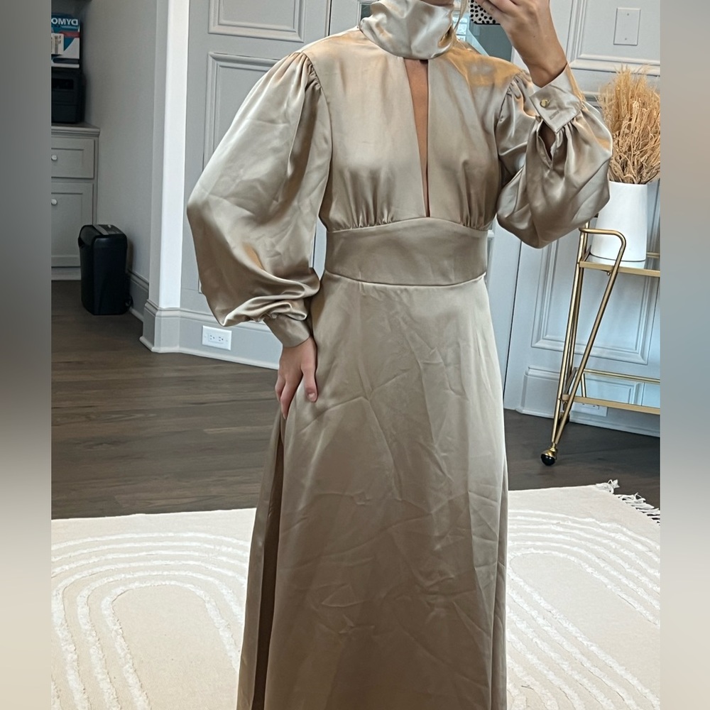 Top shop floor length dress. Size 4 fits like a 2 

Brand new with tags